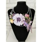 collar flores lilas